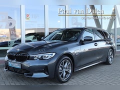 BMW 3-serie Touring - (g21) 330e 292PK AUTOMAAT SPORT LINE SHADOW LINE Live Cockpit Trekhaak | Navi | Leer | Sfe