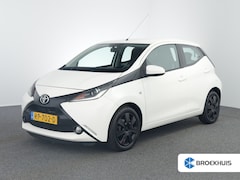 Toyota Aygo - 1.0 VVT-i x-play | Achteruitrijcamera | Apple Carplay/Android Auto|telefoonintegratie prem