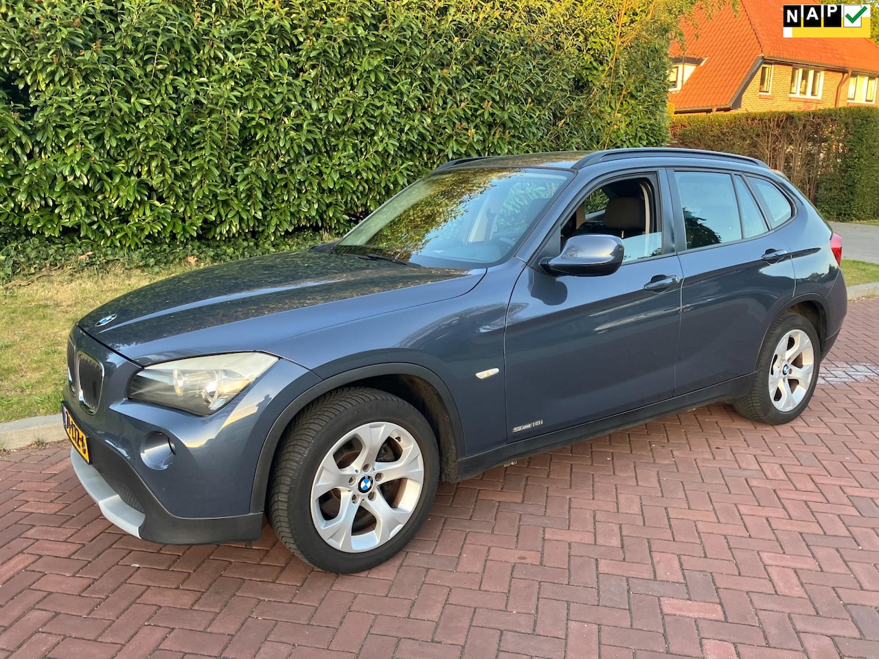 BMW X1 - SDrive18i Executive mooie auto rijd heerlijk navigatie - AutoWereld.nl
