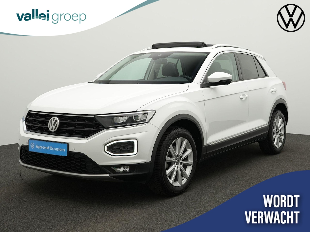 Volkswagen T-Roc - 1.5 TSI 150 pk Sport | Panoramadak | Navigatie | Parkeersensoren voor/achter - AutoWereld.nl