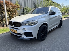 BMW X5 - xDrive50i High Executive / M-PAKKET / AUTOMAAT / NAVI / PANORAMADAK / 131dkm