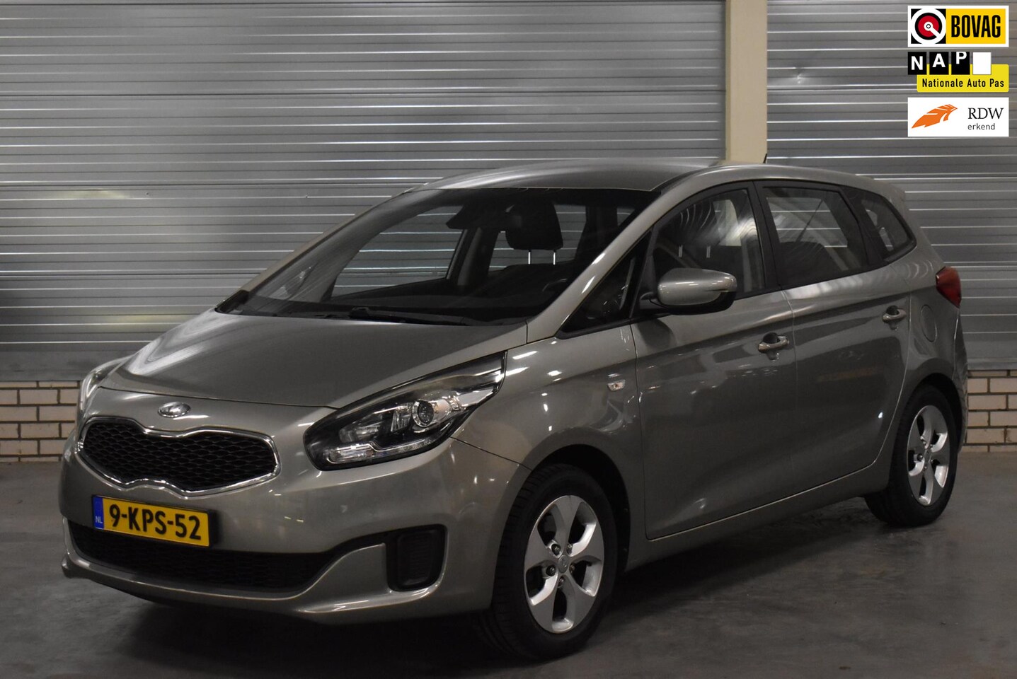 Kia Carens - 1.6 GDi ComfortLine 7-Persoons + Navigatie|Bluetooth|Camera|Climate Control|Cruise Control - AutoWereld.nl