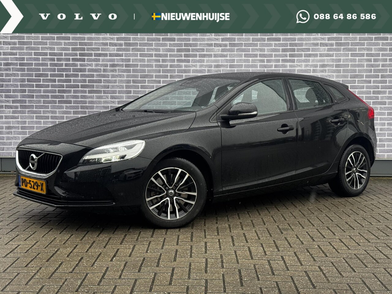 Volvo V40 - T2 Nordic+ Automaat | Standkachel | Navigatie | Park Assist achter | Verwarmbare voorstoel - AutoWereld.nl