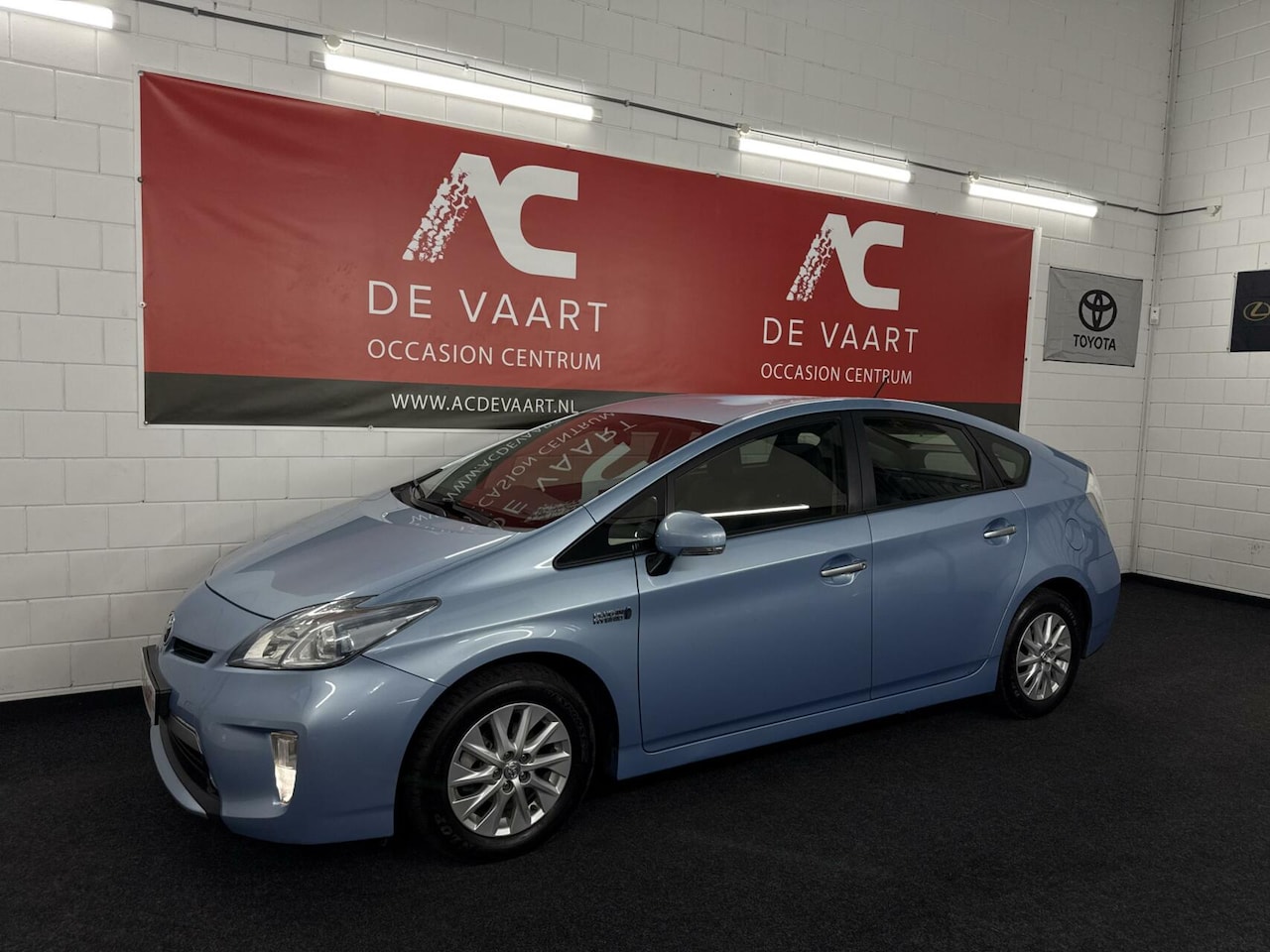 Toyota Prius - 1.8 Plug-in Aspiration - NAVI/CLIMA/CAMERA/NAP - AutoWereld.nl
