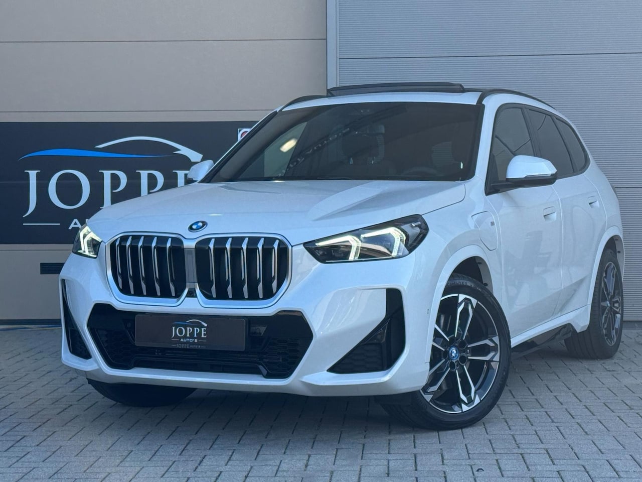 BMW X1 - XDrive30e High Exe|M Sport|Pano|Elk Trek|HarmanK|19inch|Headup|ShadowL|360cam| - AutoWereld.nl