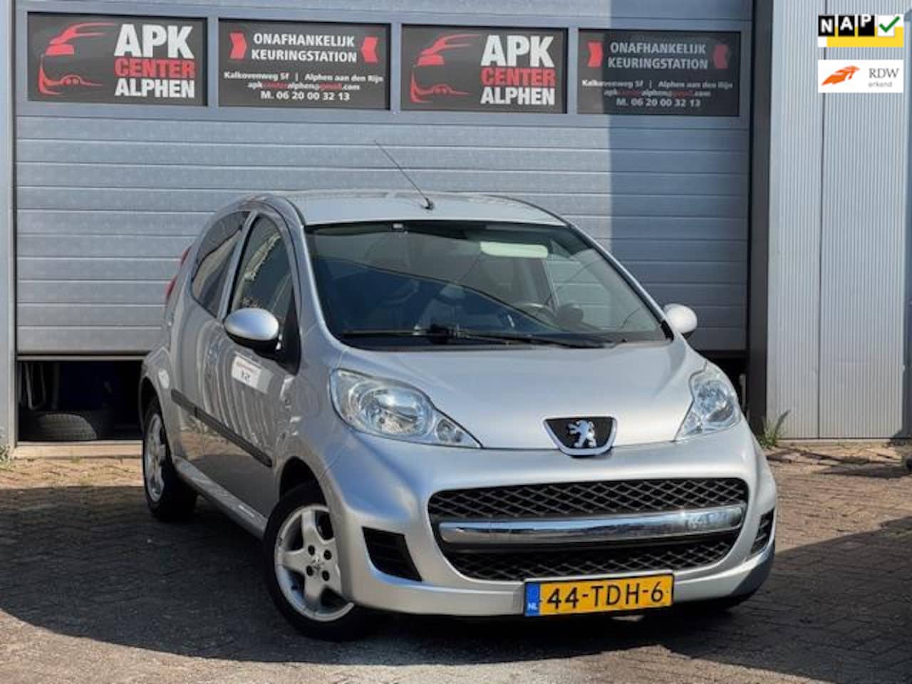 Peugeot 107 - 1.0-12V Black & Silver - AutoWereld.nl