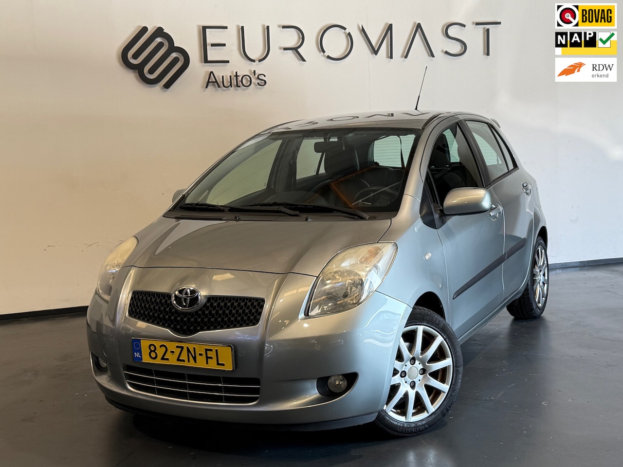 Toyota Yaris - 1.3 VVTi Luna Airco 5d Leder Trekhaak Nieuwe Apk - AutoWereld.nl