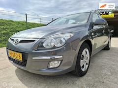 Hyundai i30 CW - 1.6i Dynamic/carplay/clima/trekhaak
