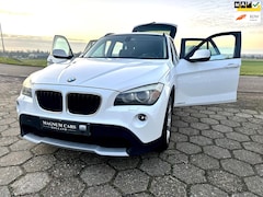 BMW X1 - SDrive18i Executive 5D OPENDAK / PANORAMA / XENON / NAVI SCHERM / VELGEN