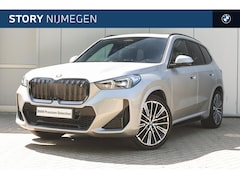 BMW iX1 - xDrive30 High Executive M Sport / Panoramadak / Sportstoelen / Adaptieve LED / Adaptief M