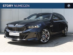 BMW i5 - eDrive40 M Sport / Trekhaak / Bowers & Wilkins / Adaptieve LED / Stoelventilatie / Parking