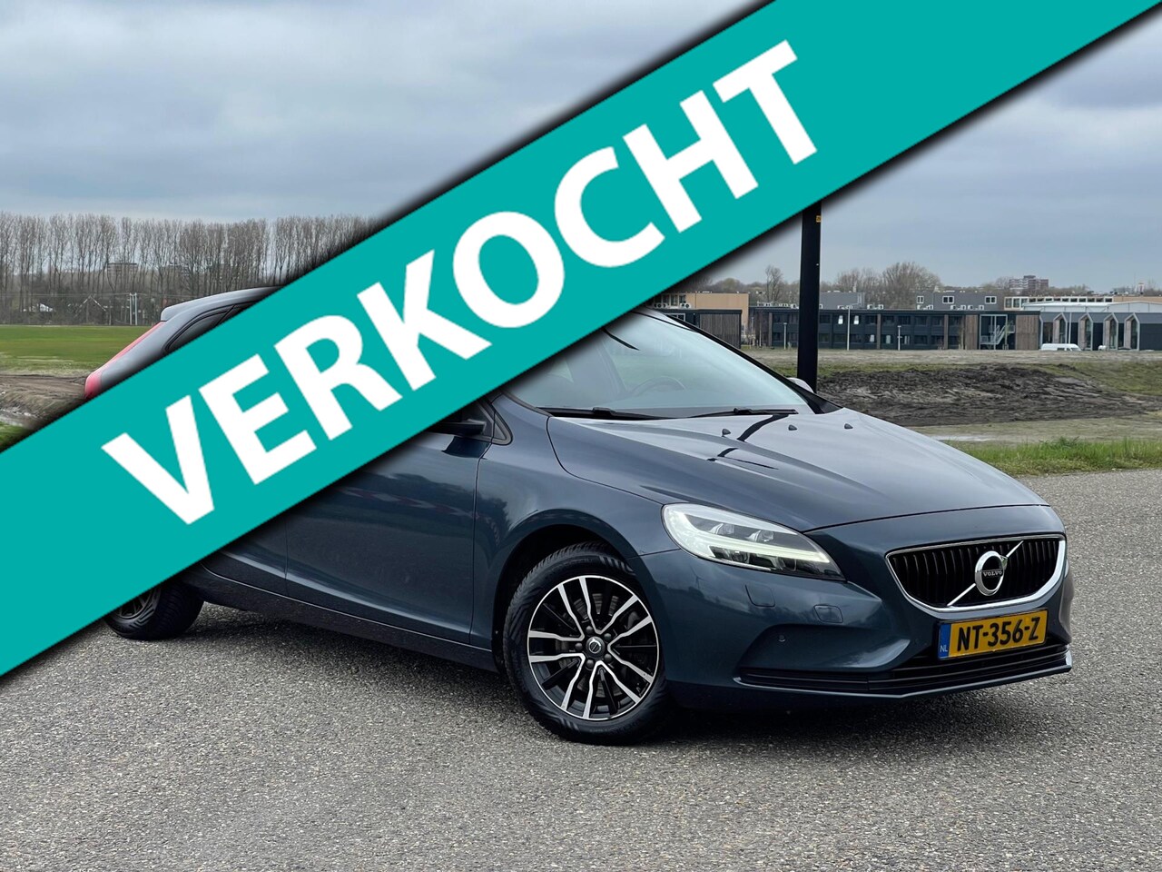 Volvo V40 - 2.0 D2 Nordic+1e Eignr/Automaat/Navi/Stoelverw/Trekhaak/Nap/Boekjes - AutoWereld.nl