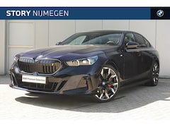 BMW i5 - eDrive40 M Sport / Panoramadak / Trekhaak / Adaptieve LED / Parking Assistant Plus / Stoel