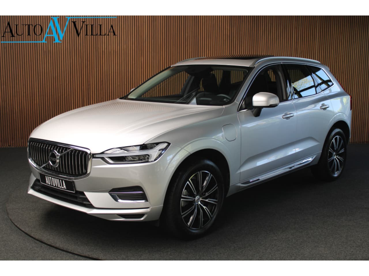 Volvo XC60 - 2.0 T8 Twin Engine AWD Leer Navi Harman K. Camera Elektr. achterklep Ambiance PDC Stoelver - AutoWereld.nl