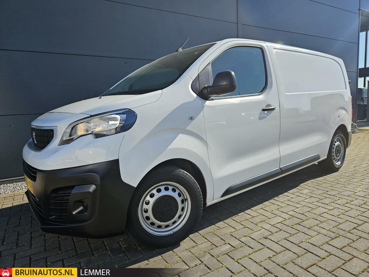 Peugeot Expert - 1.6 BlueHDI 115 airco cruise navi 3-pers - AutoWereld.nl