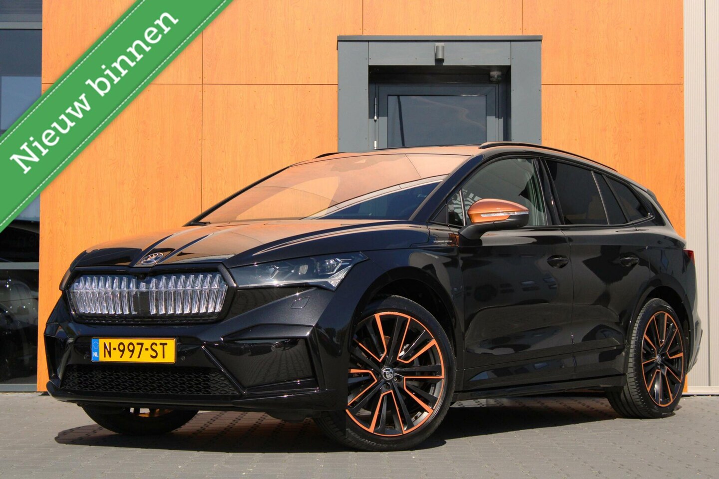 Skoda Enyaq iV - 80 Founders Edition Black | Alle opties | Trekhaak - AutoWereld.nl