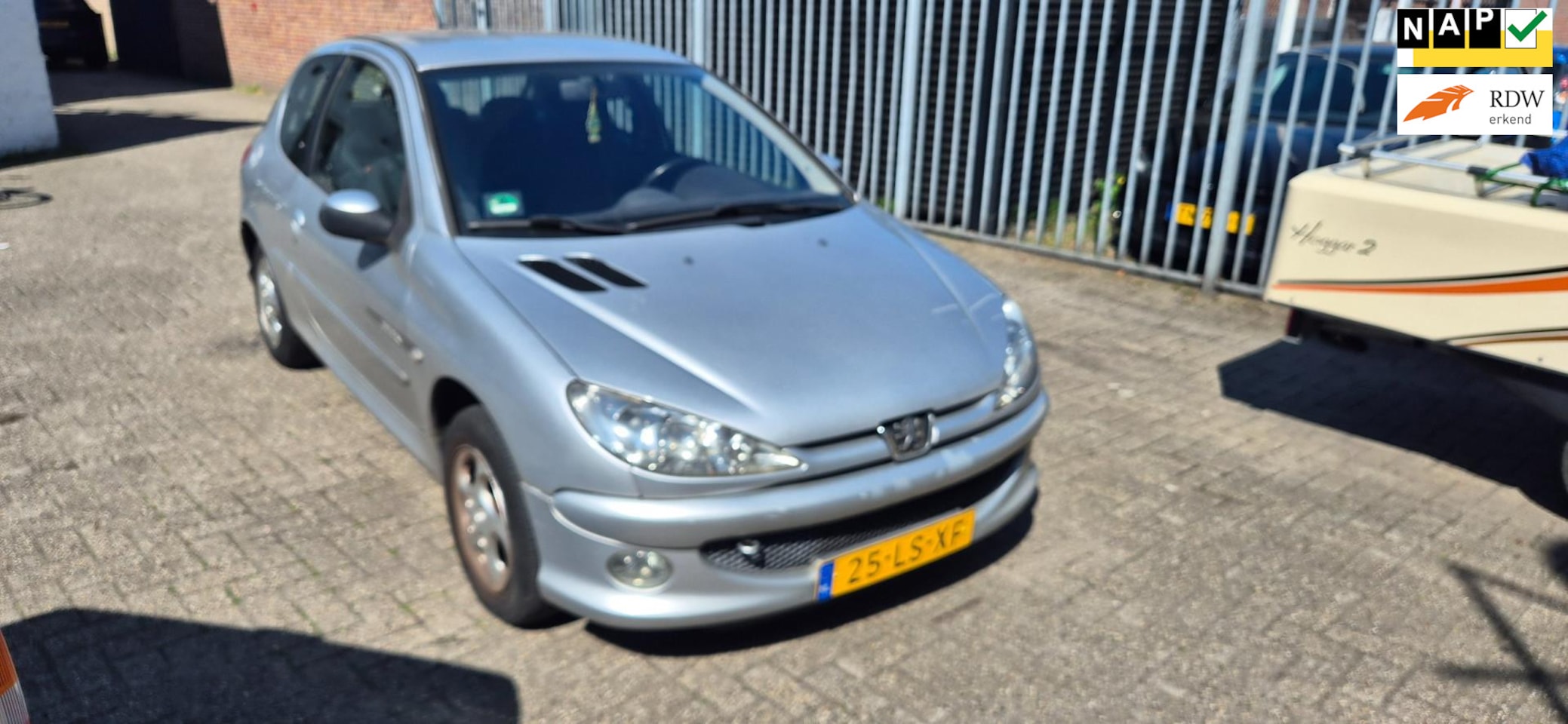 Peugeot 206 - 1.4 Quiksilver inruil koopje nieuwe apk keuring - AutoWereld.nl