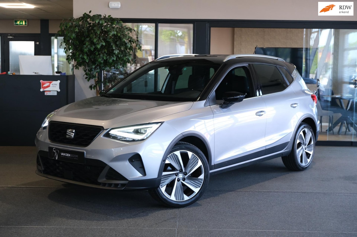 Seat Arona - 1.0 TSI FR DSG 110PK Cruise Led Navi Cam Sfeerverlichting Keyless - AutoWereld.nl