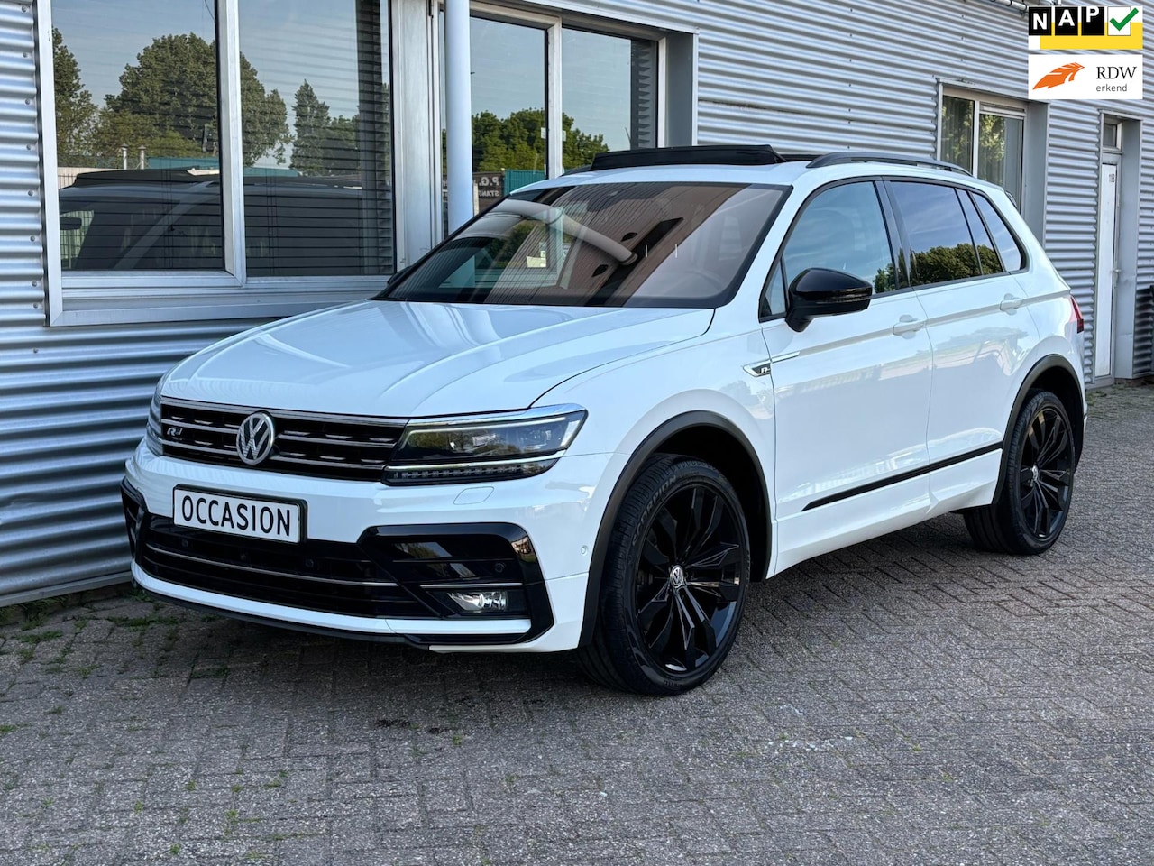 Volkswagen Tiguan - 2.0 TSI 4Motion Highline Business R pano hud memory 360 camera - AutoWereld.nl