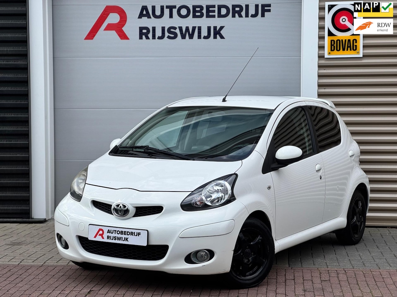 Toyota Aygo - 1.0-12V Dynamic Navigator 1.0-12V Dynamic Navigator - AutoWereld.nl