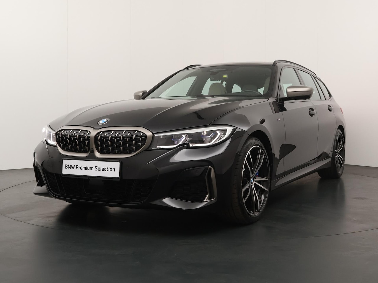 BMW 3-serie Touring - M340i xDrive | Trekhaak | Head-Up | Panoramadak | Elektrische stoelen | Harman Kardon | - AutoWereld.nl