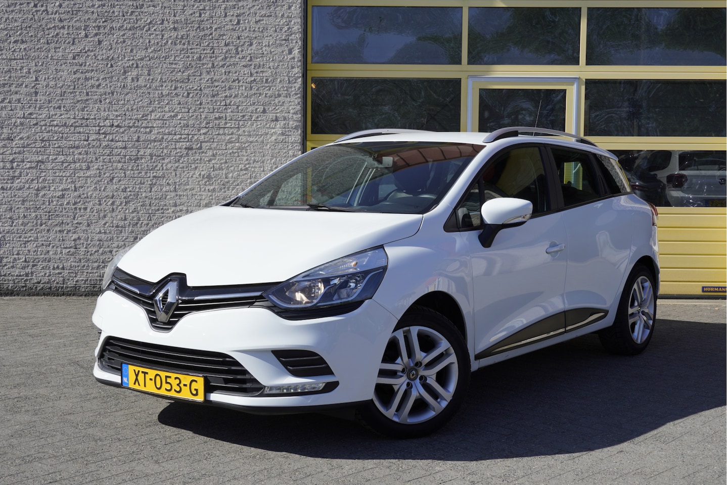 Renault Clio Estate - 1.5 dCi Zen BJ2019 Led | Pdc | Navi | Trekhaak | Airco | Cruise control | Getint glas - AutoWereld.nl