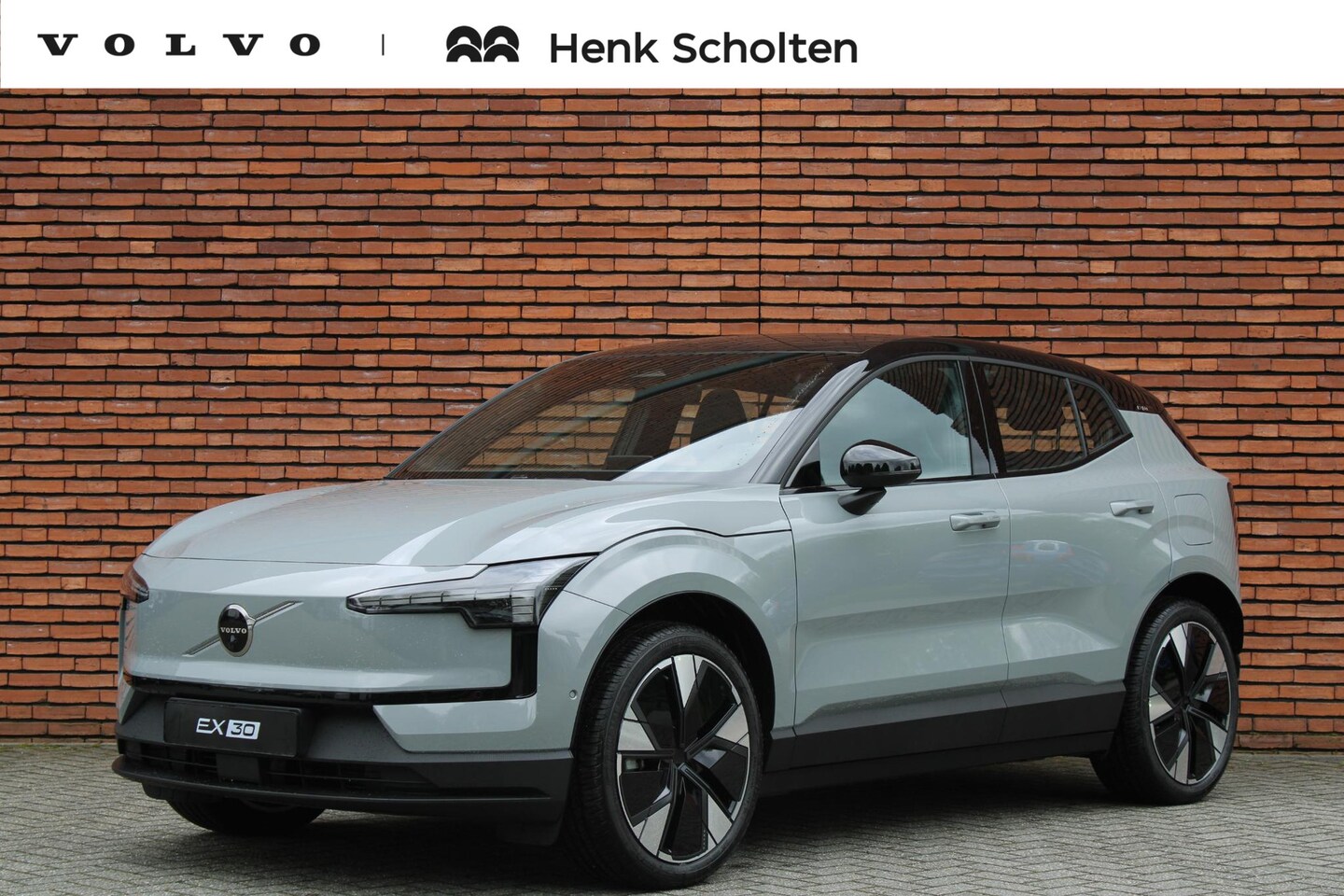 Volvo EX30 - Twin Motor Performance Plus 69 kWh Twin Motor Performance 428PK Plus 69 kWh, Trekhaak semi elektrisch, Getint glas, 19" Licht - AutoWereld.nl