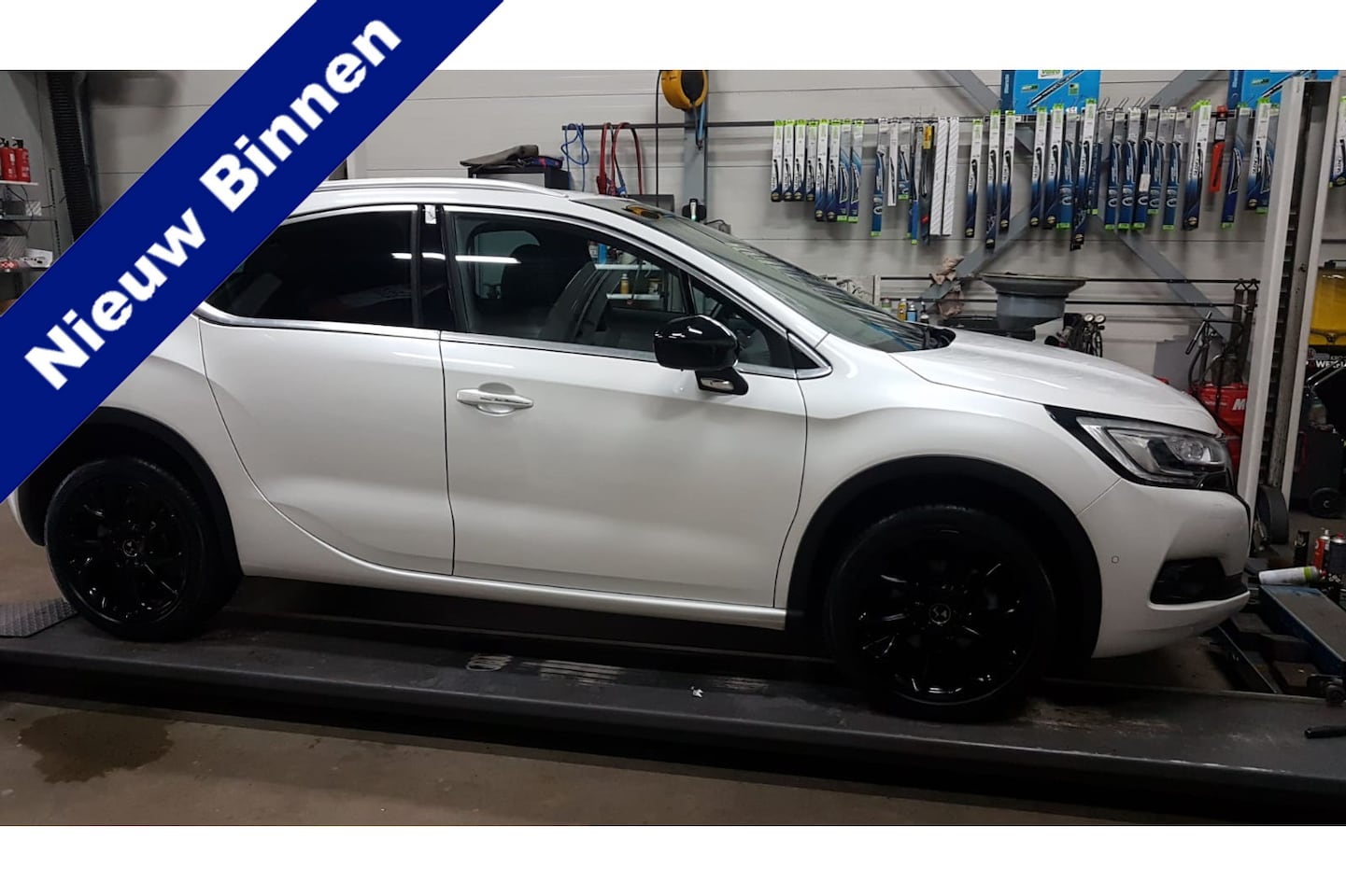 DS 4 Crossback - 1.2 PureTech 130 Clima-Cruise-Navi-Camera-Keyless-Trekhaak-Winterset - AutoWereld.nl