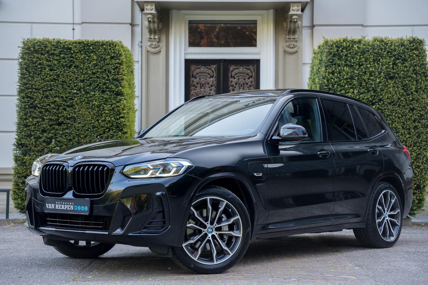 BMW X3 - xDrive30e M-Sport TREKHAAK | PANO | LASER | HUD | KEYLESS - AutoWereld.nl