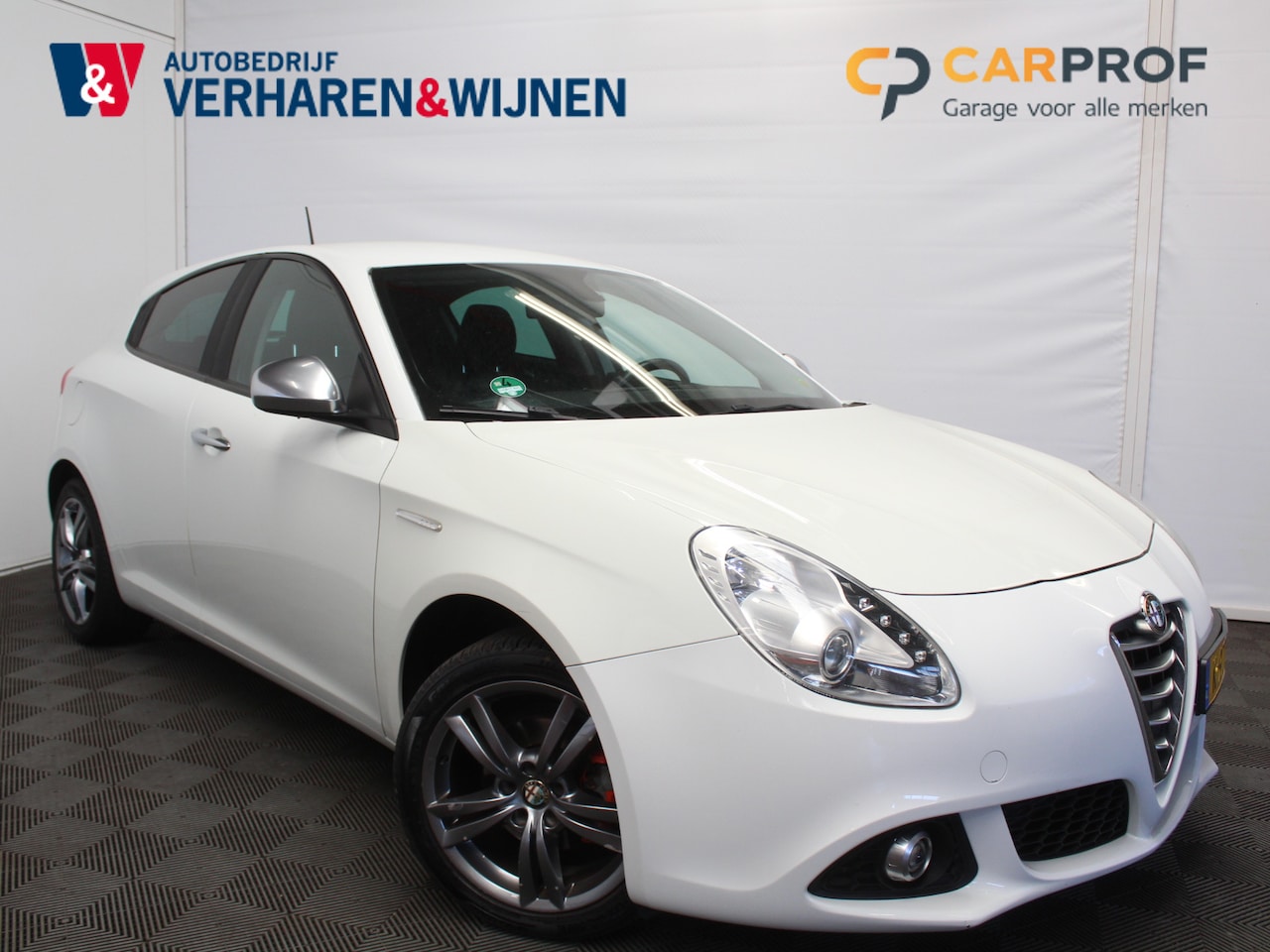Alfa Romeo Giulietta - 1.4 T Distinctive | CLIMAT | PDC | LMV 17" | LED | CDV | ELECTR.RAMEN - AutoWereld.nl