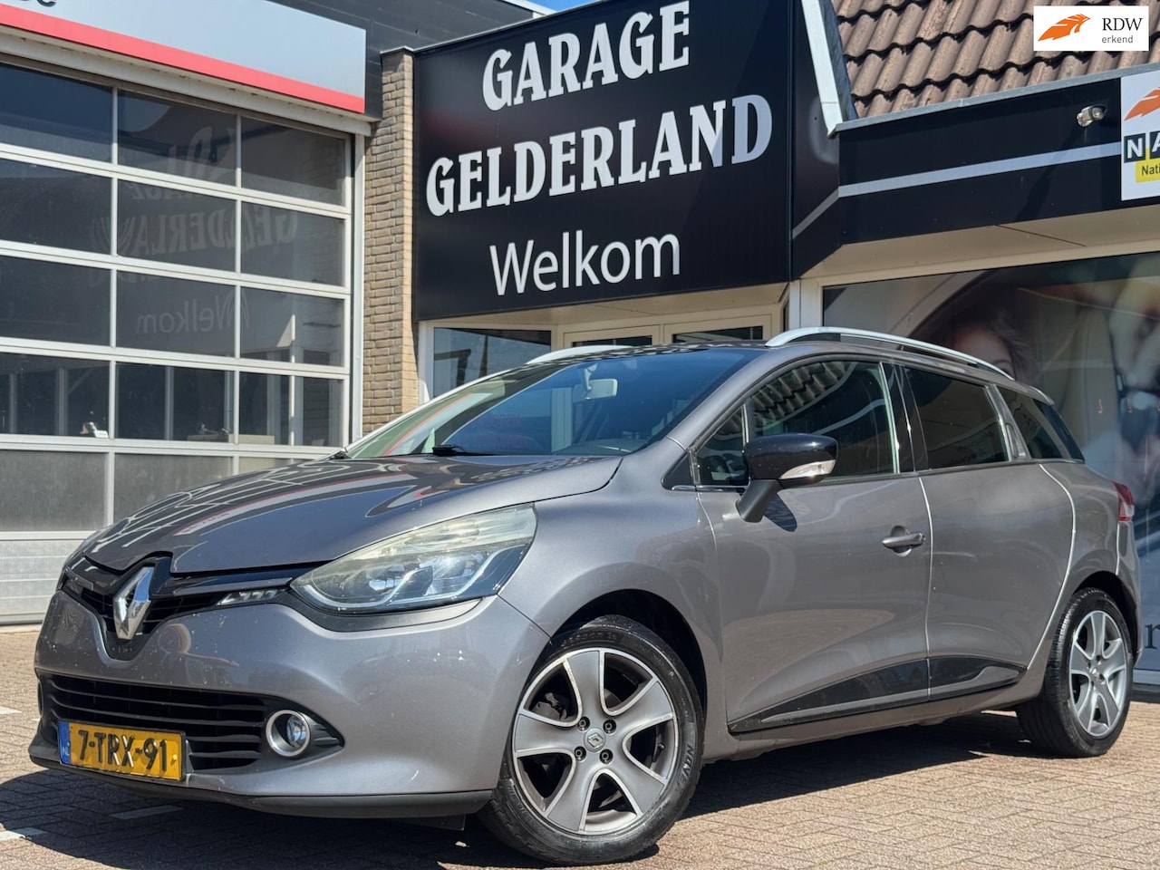Renault Clio Estate - 1.5 dCi ECO Night&Day | Navi | Trekhaak | Airco | Cruise | Climate - AutoWereld.nl