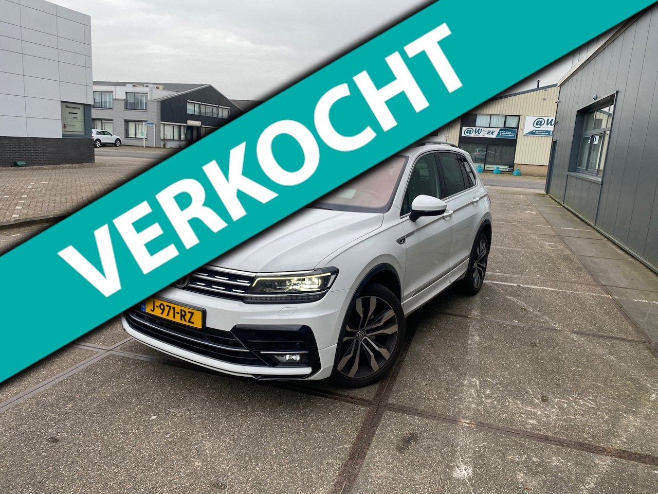 Volkswagen Tiguan - 2.0 TSI 4Motion Highline/R-Line/automaat/5drs/3e EIG/1jaar apk/ dealeronderhoud/ volle opt - AutoWereld.nl