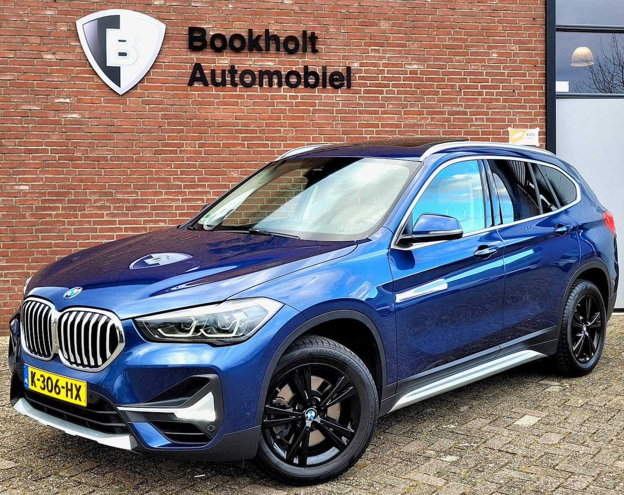 BMW X1 - SDrive20i Pano, HUD, ACC, Drive Assist [NL-auto met NAP] - AutoWereld.nl