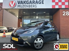 Toyota Aygo - 1.0 VVT-i x-play // NAVI // AIRCO // CAMERA // PARKEER SENSOREN // BLUETOOTH // ELK. RAMEN