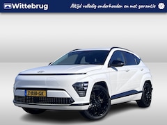 Hyundai Kona Electric - Comfort Smart 65.4 kWh Met Navigatie, 17 inch velgen Gloss Black, Camera en Volledig Elekt
