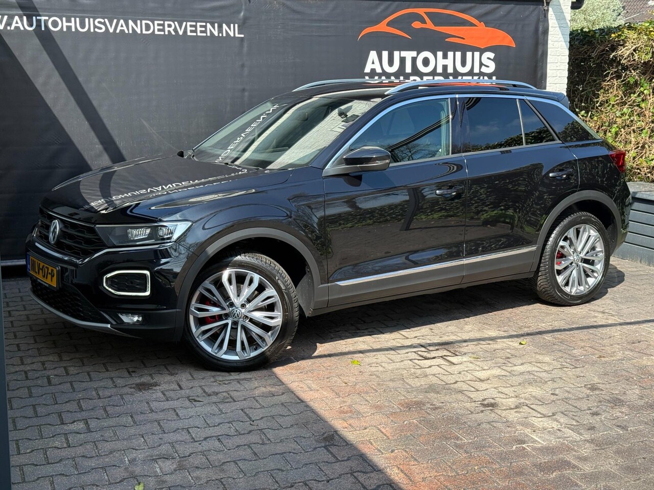 Volkswagen T-Roc - 2.0 TSI 4Motion Sport Virtual/ACC/Trekhaak/Etc - AutoWereld.nl