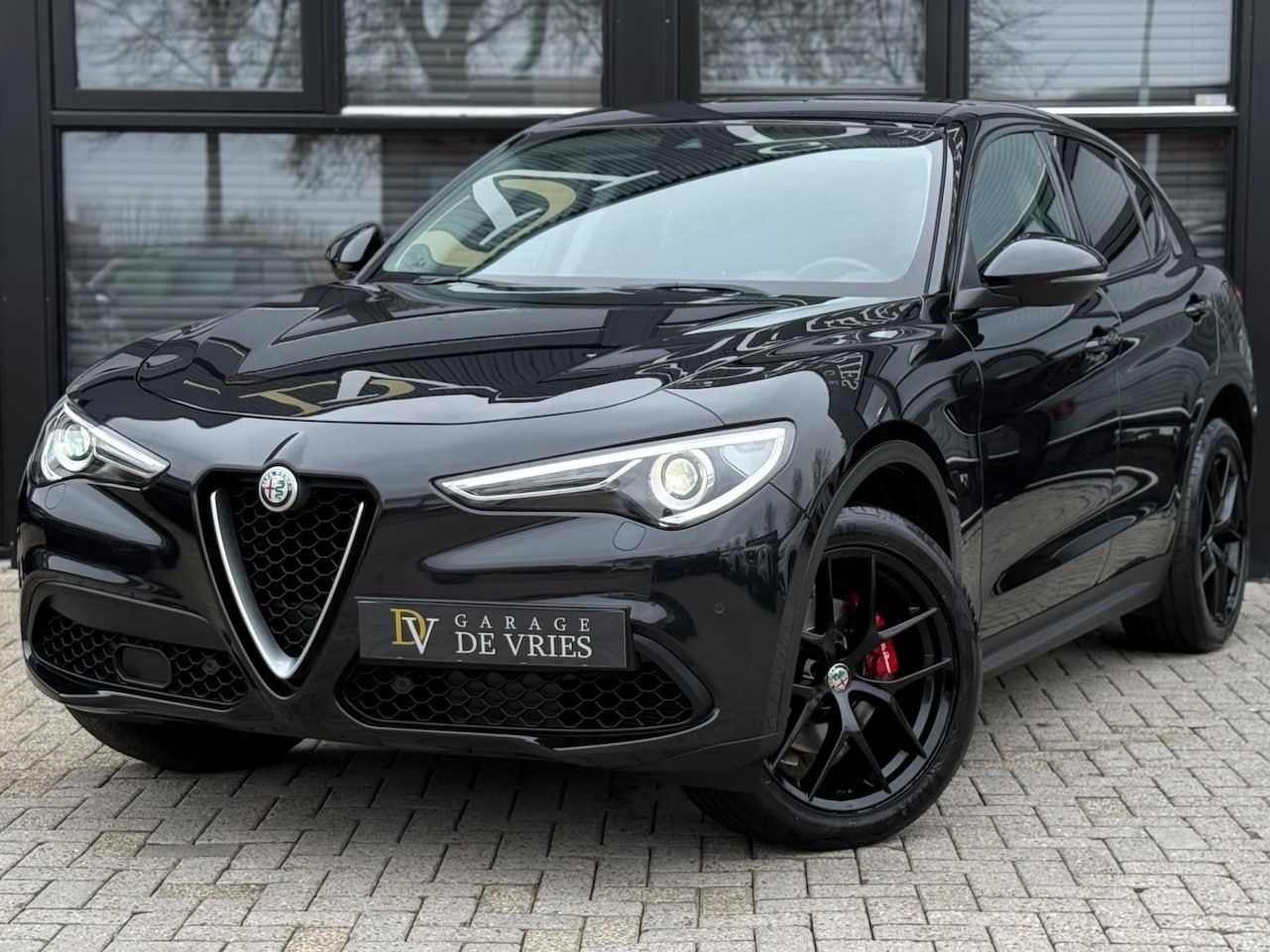 Alfa Romeo Stelvio - 2.0 T 280pk AWD Q4 Black Pack 2300kg Trekgewicht Garantie - AutoWereld.nl