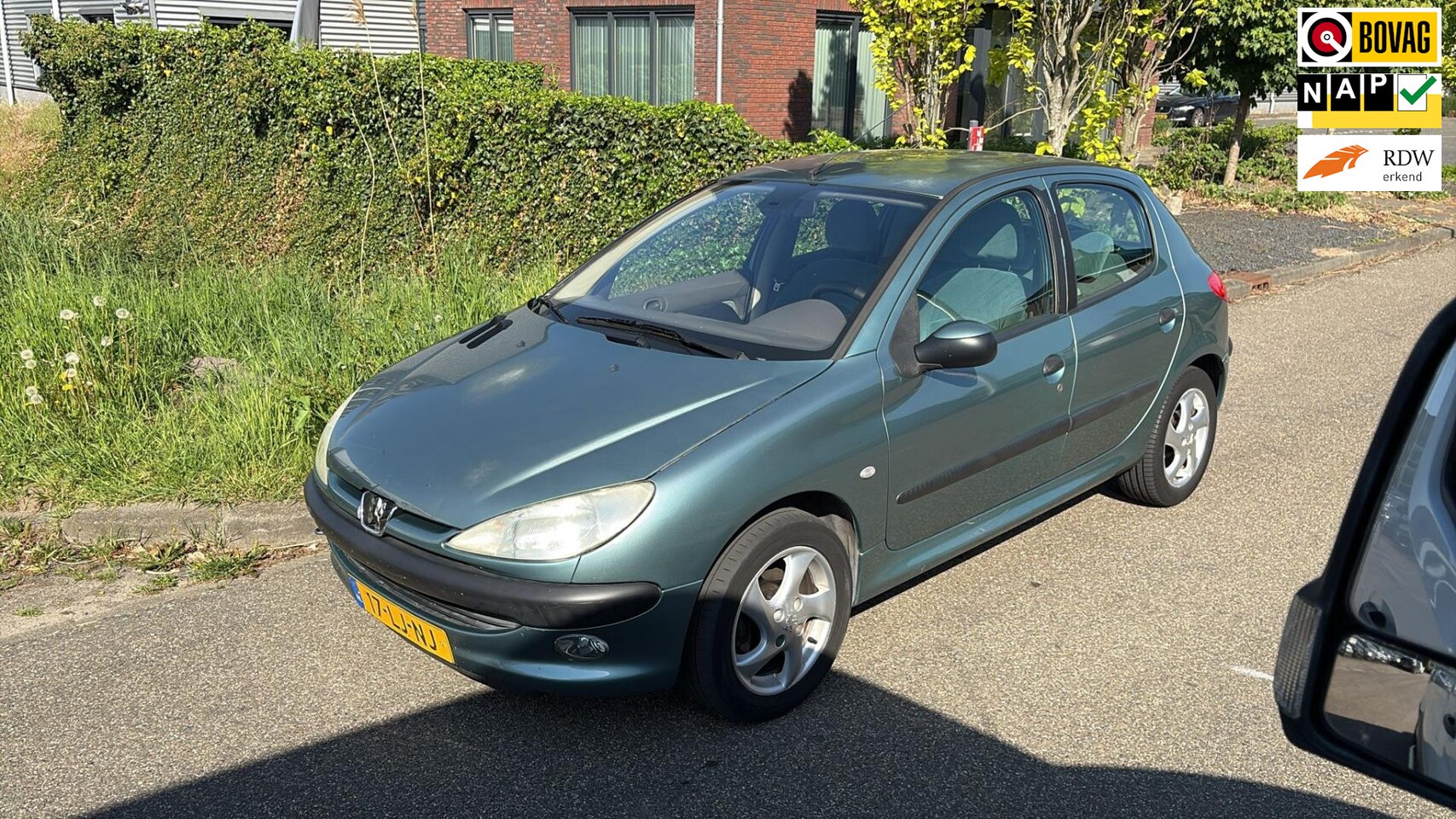 Peugeot 206 - 1.4 Gentry 5 deuren ijskoude airco elektrische ramen stuurbekrachtiging sport velgen 180dk - AutoWereld.nl