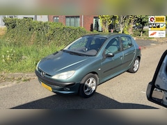 Peugeot 206 - 1.4 Gentry 5 deuren ijskoude airco elektrische ramen stuurbekrachtiging sport velgen 180dk