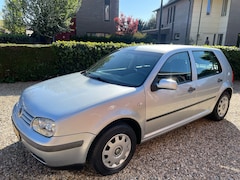 Volkswagen Golf - 1.6-16V