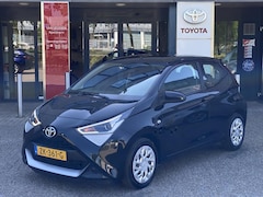Toyota Aygo X - X-PLAY LIMITED APPLE/ANDROID CAMERA AIRCO BLUETOOTH EL-RAMEN/SPIEGELS NL-AUTO