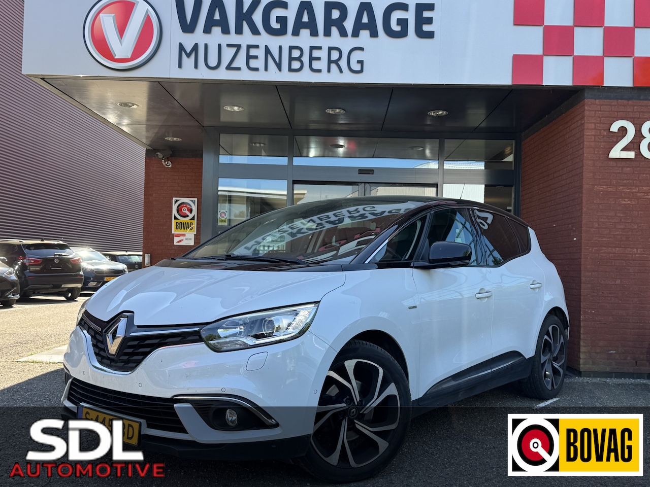 Renault Scénic - 1.2 TCe Bose // TREKHAAK // NAVI // CAMERA // CLIMA // CRUISE // MASSAGE STOEL // - AutoWereld.nl