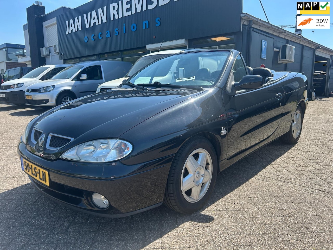 Renault Mégane Cabrio - 2.0-16V Cabriolet Airco leer velgen - AutoWereld.nl