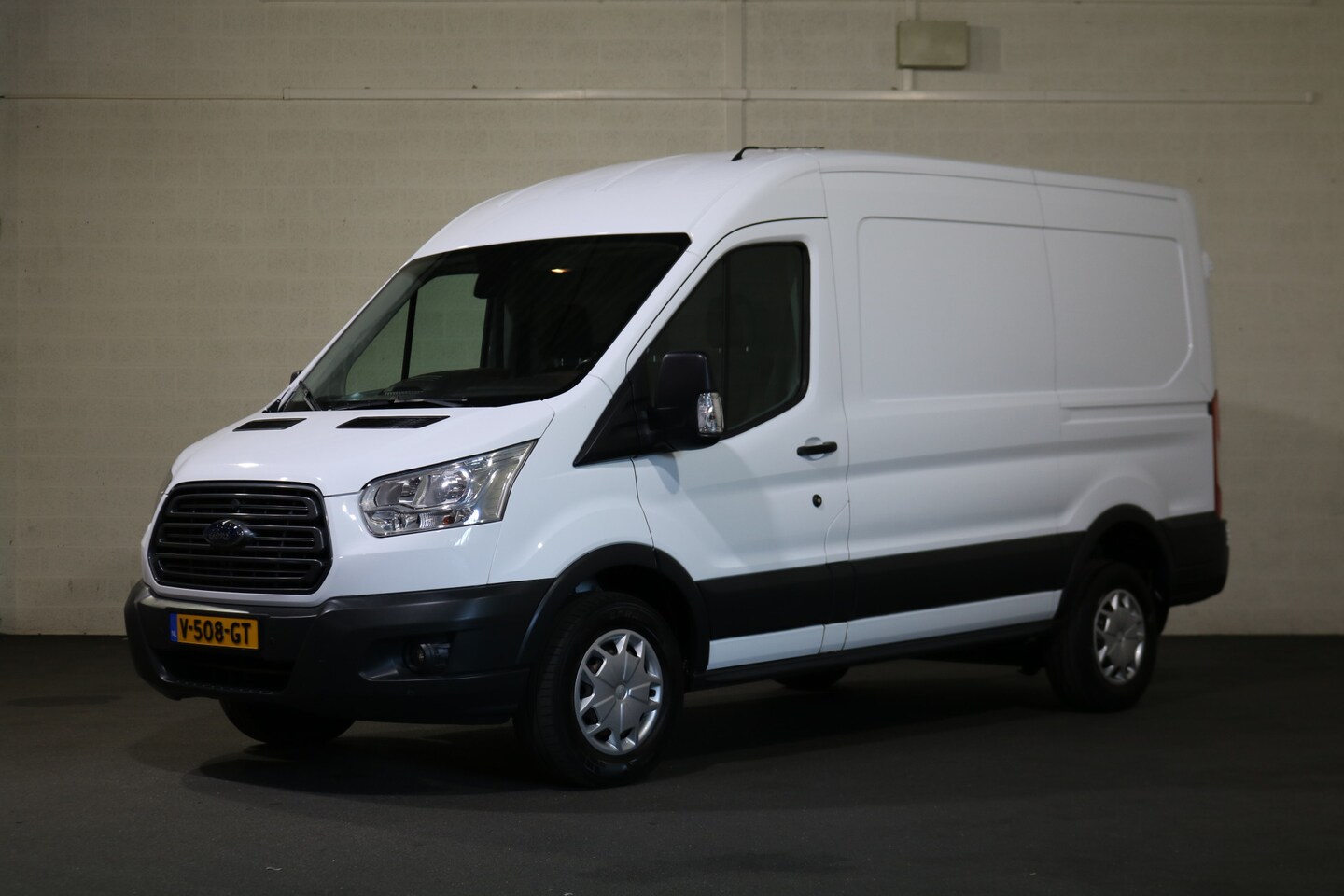 Ford Transit - 2.0 TDCI 130pk L2 H2 Trend - AutoWereld.nl