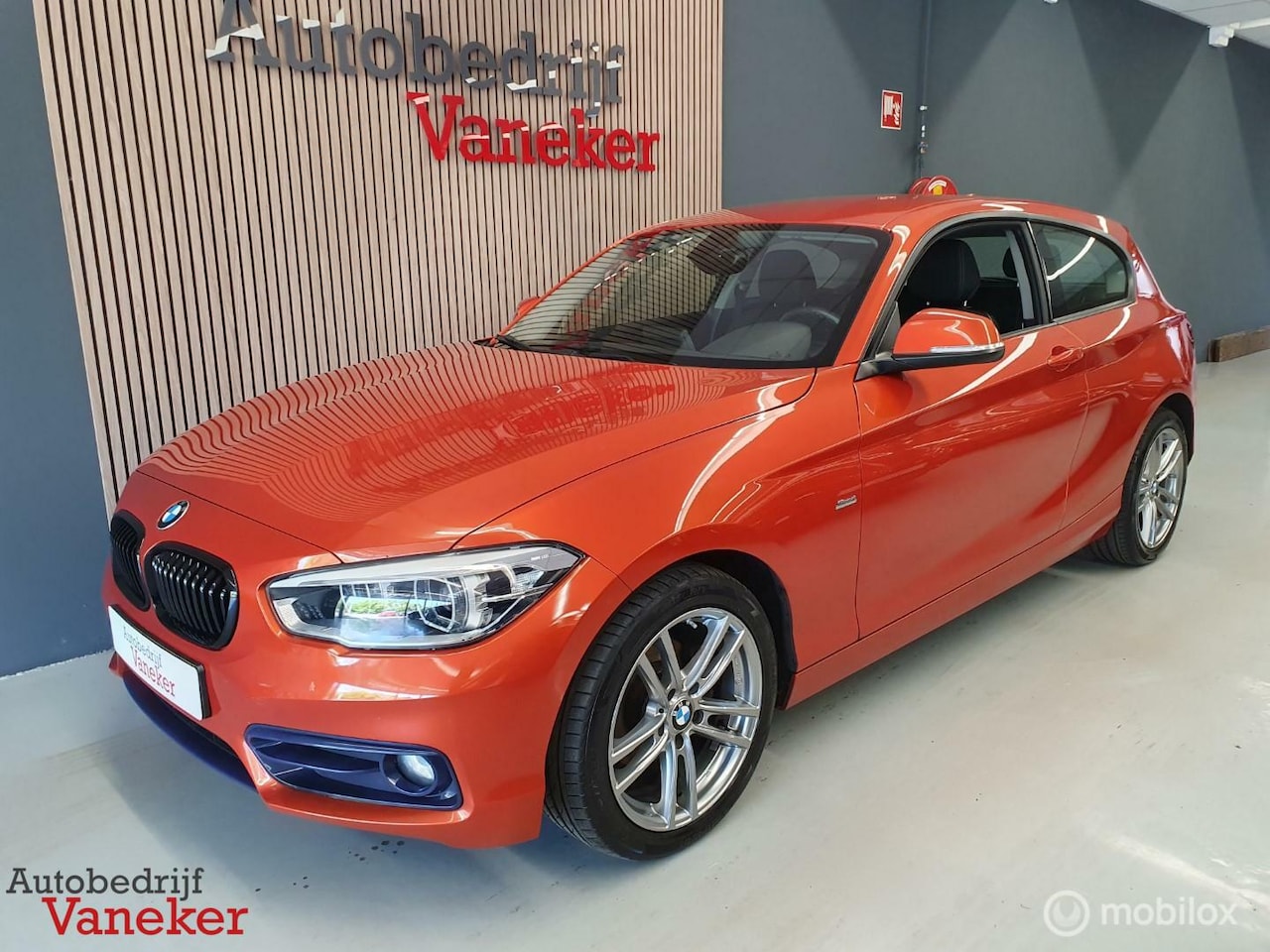 BMW 1-serie - 116i Sport|Valencia Orange174PK|Stoelverwarming - AutoWereld.nl