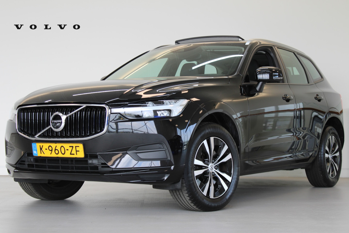 Volvo XC60 - Volvo B5 250PK Momentum Exclusive | Panoramadak | 360° | Stuur-/stoelverw. | HK Audio | Me - AutoWereld.nl