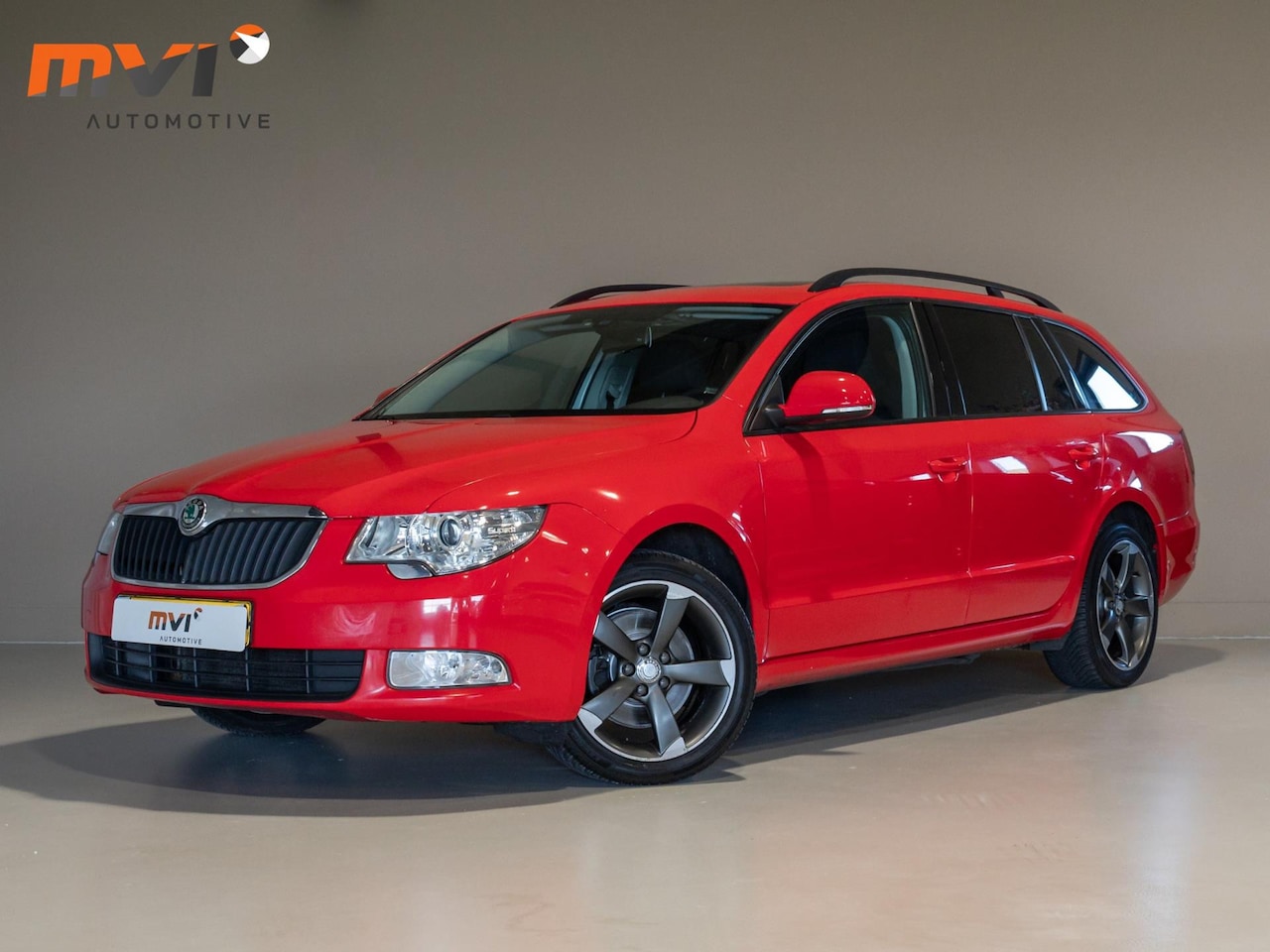 Skoda Superb Combi - 1.8 TSI Active Business Line / 161pk / Panorama dak / Trekhaak / - AutoWereld.nl