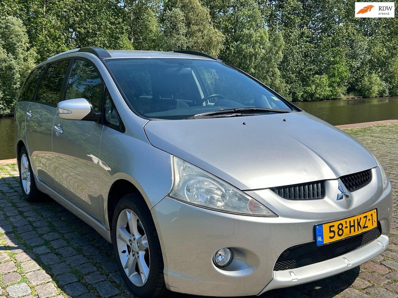 Mitsubishi Grandis - 2.4-16V InSport 7 personen airco cruis control cv op afs - AutoWereld.nl