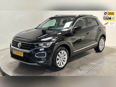 Volkswagen T-Roc - 1.5 TSI Sport Automaat benzine parkeersensoren cruisecontrole carplay android navigatie le