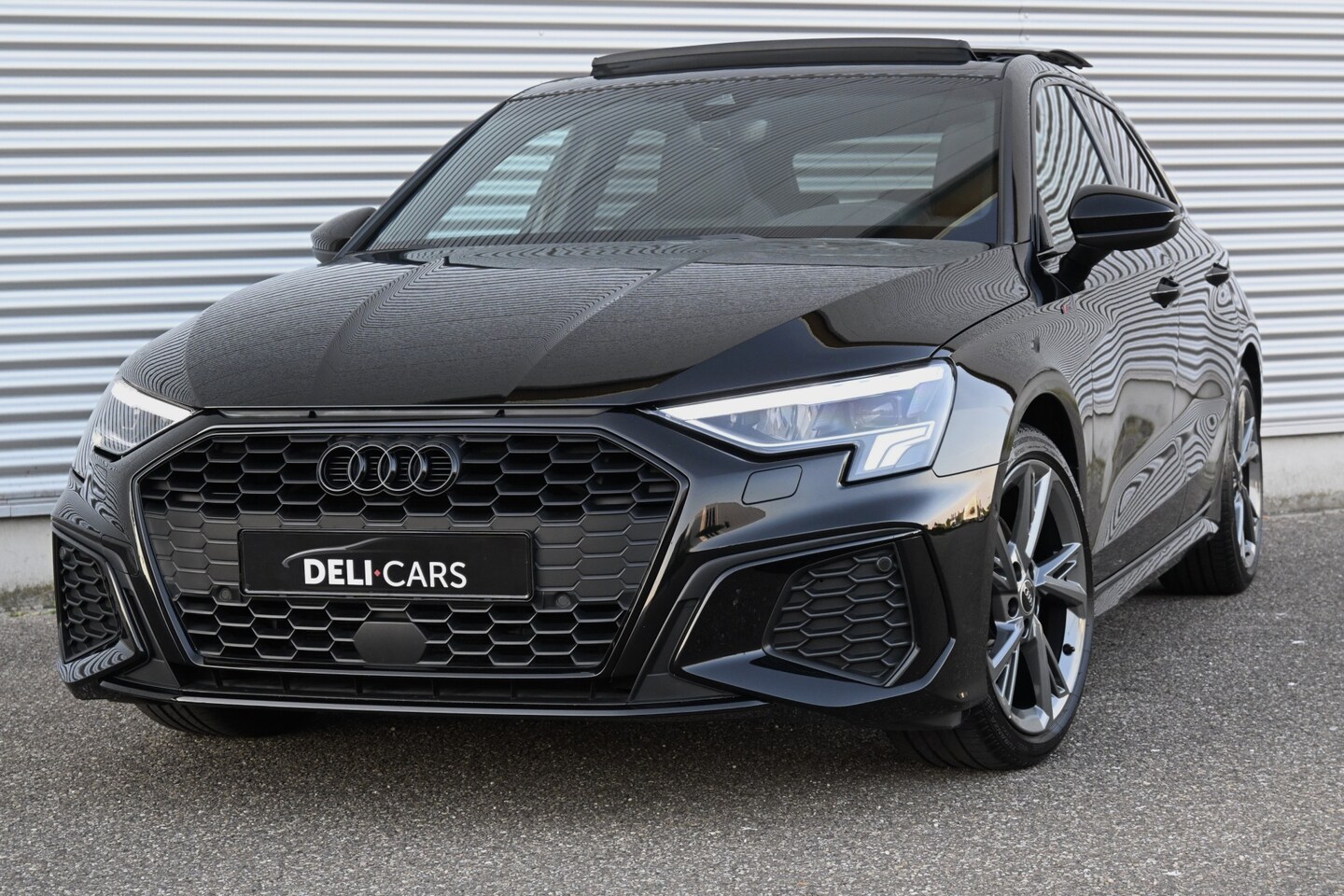 Audi A3 Sportback - 35 TFSI S-Line Black edition 150 pk Pano | Apple-Carplay | ACC | Virtual - AutoWereld.nl